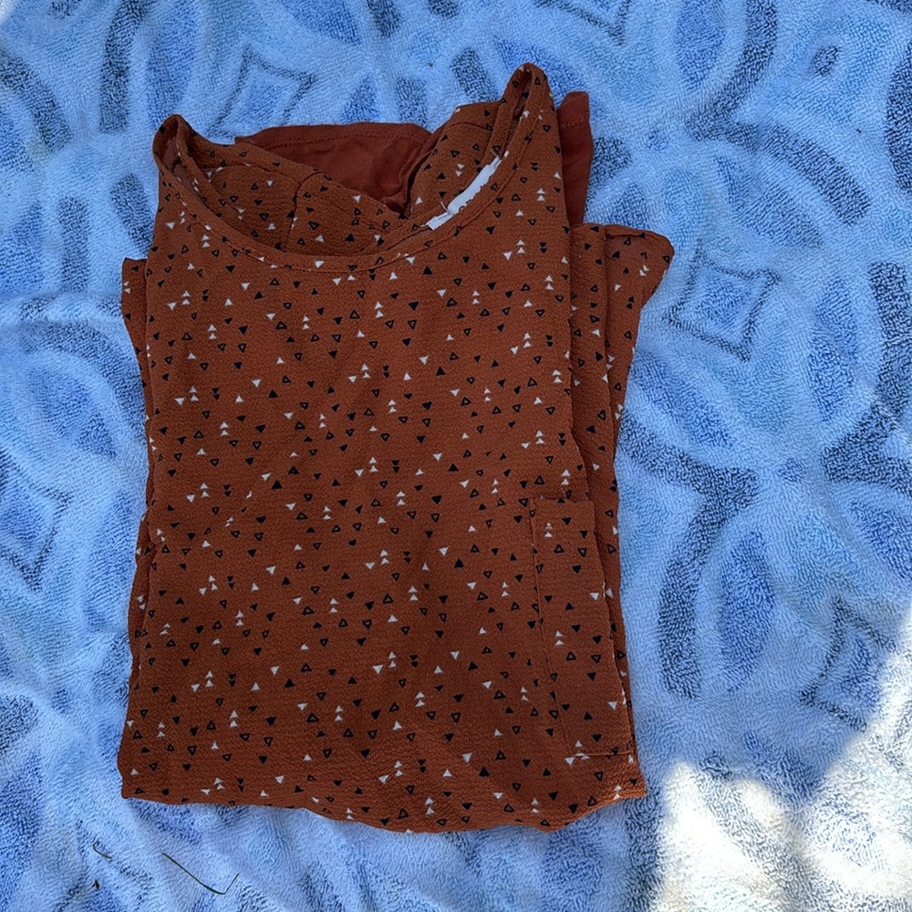 Tempted Los Angeles Triangle Design Rust Orange Blouse Solid Back Keyhole M